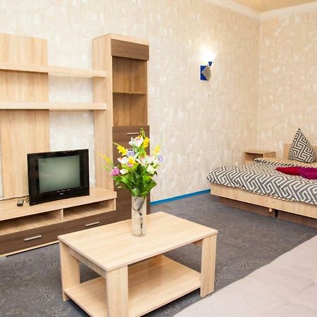 Semi-Luxury Apt On 82 Nezalezhnoi Ukrаiny Street Near Intourist Hotel Zaporizhia Exteriör bild
