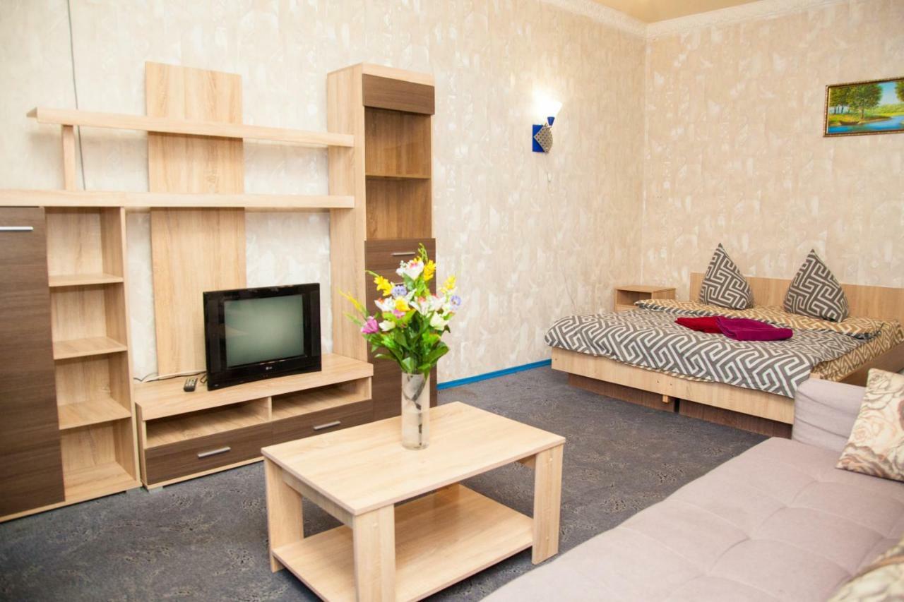 Semi-Luxury Apt On 82 Nezalezhnoi Ukrаiny Street Near Intourist Hotel Zaporizhia Exteriör bild