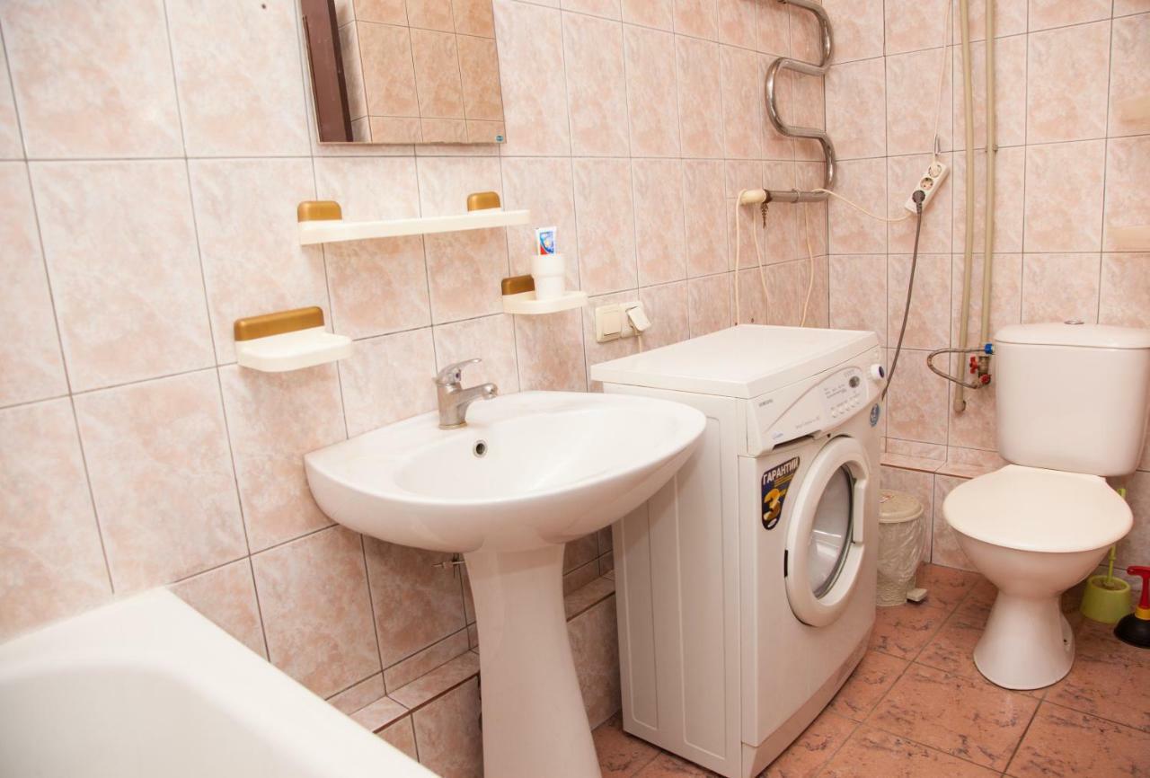 Semi-Luxury Apt On 82 Nezalezhnoi Ukrаiny Street Near Intourist Hotel Zaporizhia Exteriör bild